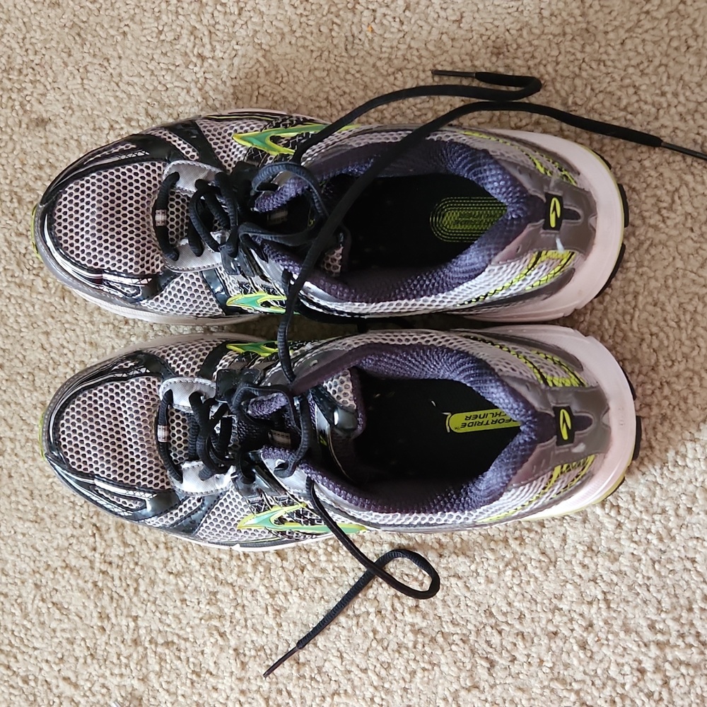 Brooks tennis shoes